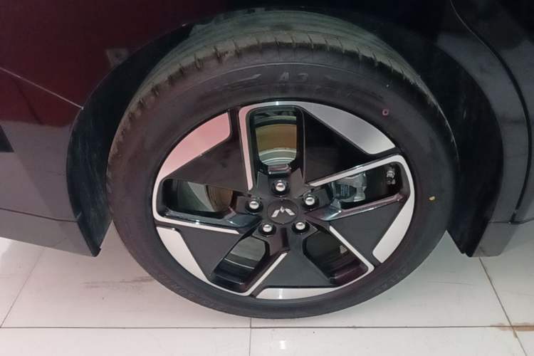 Used Wuling Xingguang 2024 Co-Creation Edition 510 Advanced Model Right Rear Wheel Hub