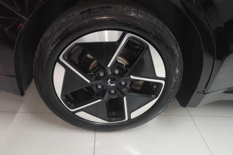 Used Wuling Xingguang 2024 Co-Creation Edition 150 Flagship Model Right Rear Wheel Hub