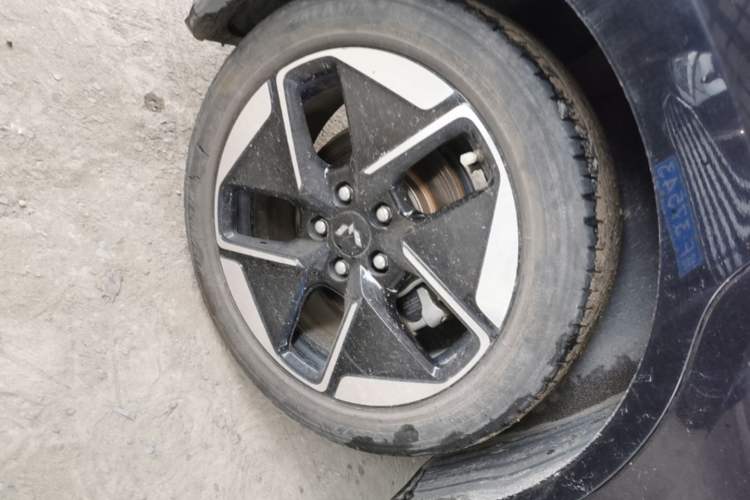 Used Wuling Xingguang 2024 Co-Creation Edition 150 Advanced Model Right Rear Wheel Hub