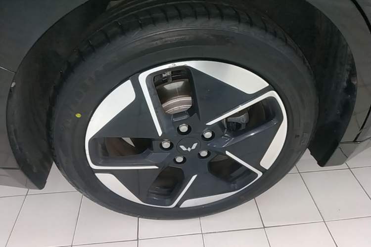 Used Wuling Xingguang 2024 Co-Creation Edition 510 Advanced Model Right Rear Wheel Hub