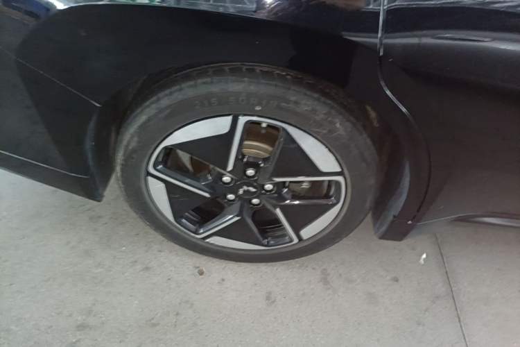 Used Wuling Xingguang 2024 Co-Creation Edition 510 Advanced Model Right Rear Wheel Hub