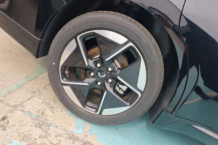 Used Wuling Xingguang 2024 Co-Creation Edition 510 Advanced Model Right Rear Wheel Hub