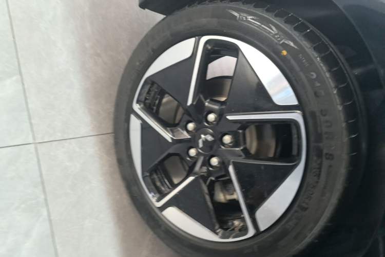 Used Wuling Xingguang 2024 Co-Creation Edition 510 Advanced Model Right Rear Wheel Hub