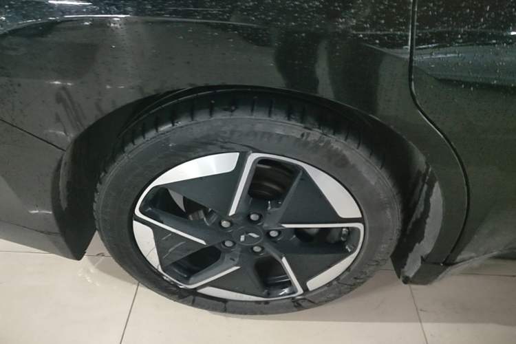 Used Wuling Xingguang 2024 Co-Creation Edition 510 Advanced Model Right Rear Wheel Hub