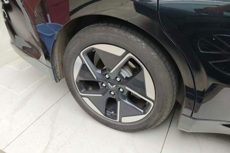 Used Wuling Xingguang 2024 Co-Creation Edition 150 Flagship Model Right Rear Wheel Hub