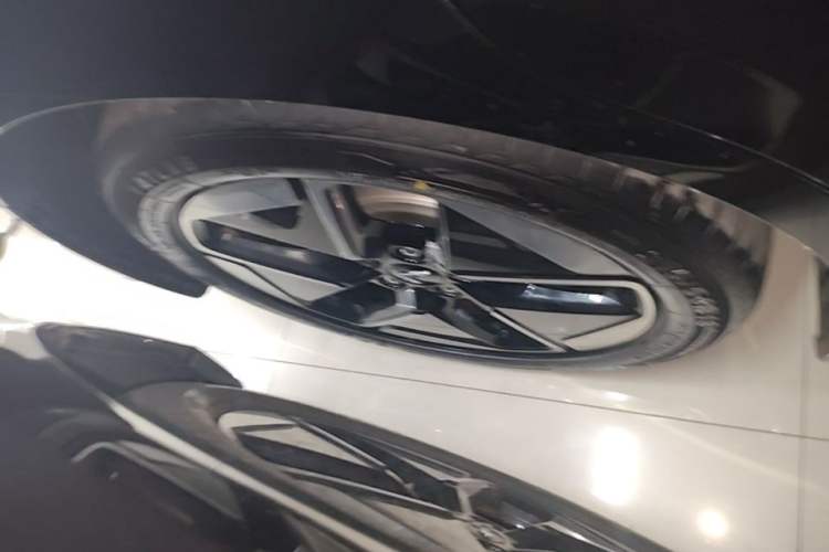 Used Wuling Xingguang 2024 Co-Creation Edition 150 Advanced Model Right Rear Wheel Hub