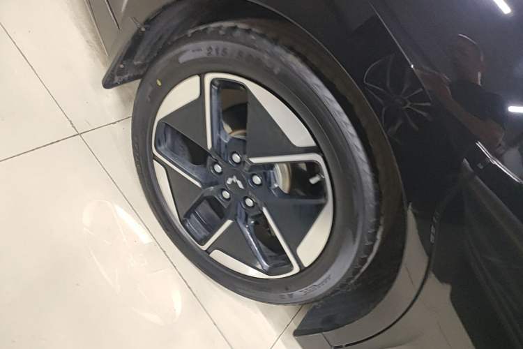 Used Wuling Xingguang 2024 Co-Creation Edition 510 Advanced Model Right Rear Wheel Hub