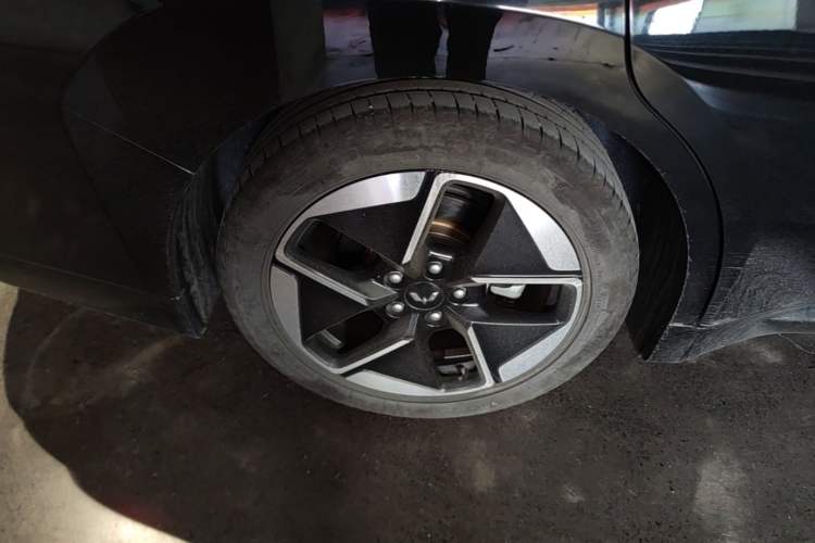 Used Wuling Xingguang 2024 Co-Creation Edition 510 Advanced Model Right Rear Wheel Hub