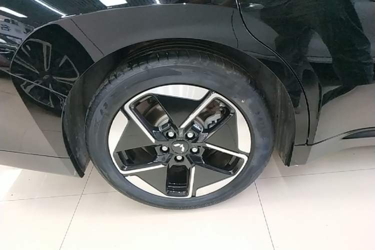 Used Wuling Xingguang 2024 Co-Creation Edition 510 Advanced Model Right Rear Wheel Hub