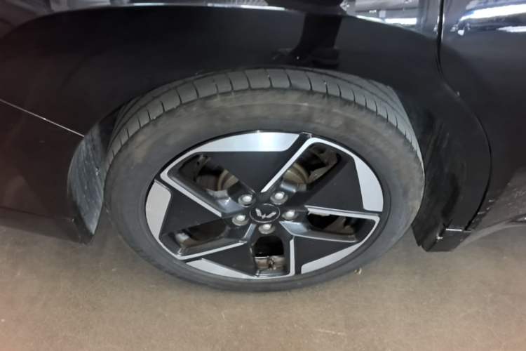 Used Wuling Xingguang 2024 Co-Creation Edition 510 Advanced Model Right Rear Wheel Hub