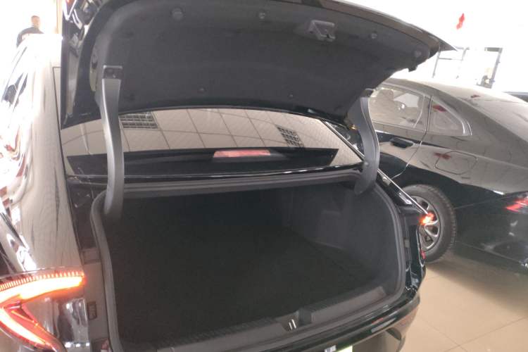 Used Wuling Xingguang 2024 Co-creation Edition 150 Standard Model Trunk
