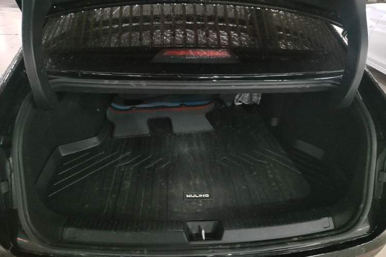 Used Wuling Xingguang 2024 Co-Creation Edition 510 Advanced Model Trunk