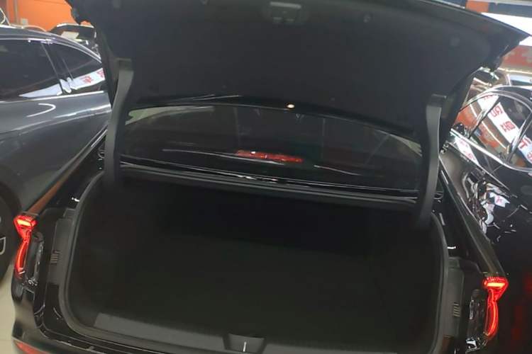Used Wuling Xingguang 2024 Co-Creation Edition 150 Advanced Model Trunk