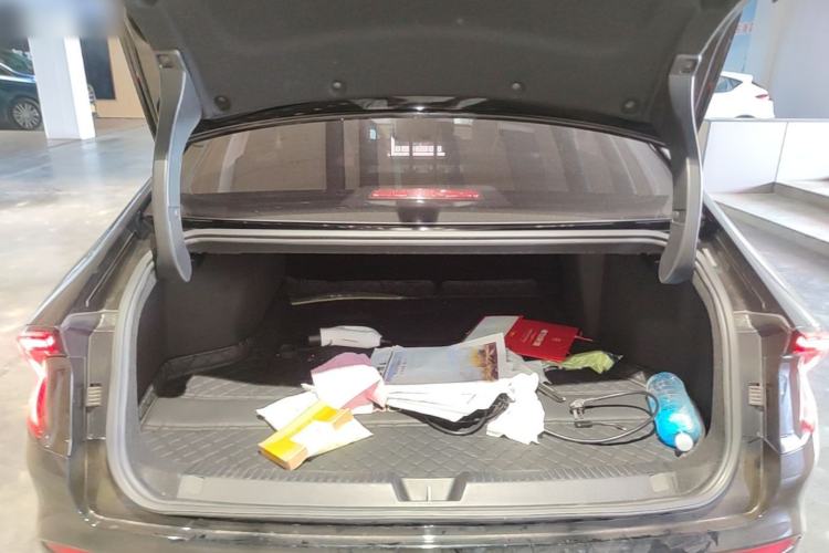 Used Wuling Xingguang 2024 Co-Creation Edition 510 Advanced Model Trunk
