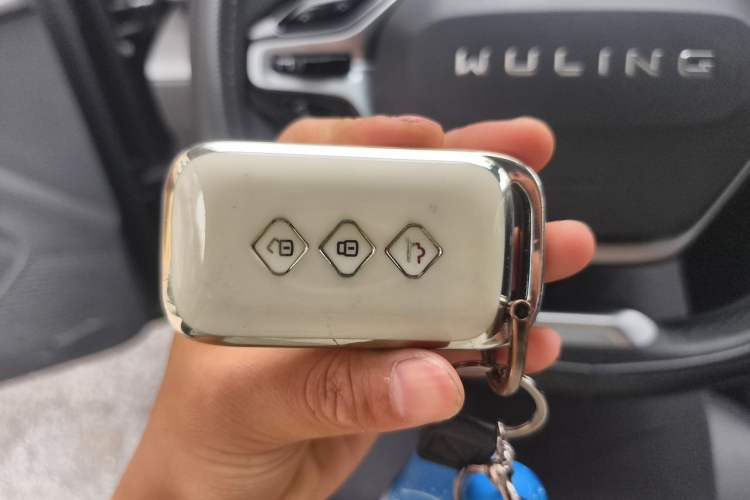 Used Wuling Xingguang 2024 Co-Creation Edition 150 Advanced Model Vehicle Key