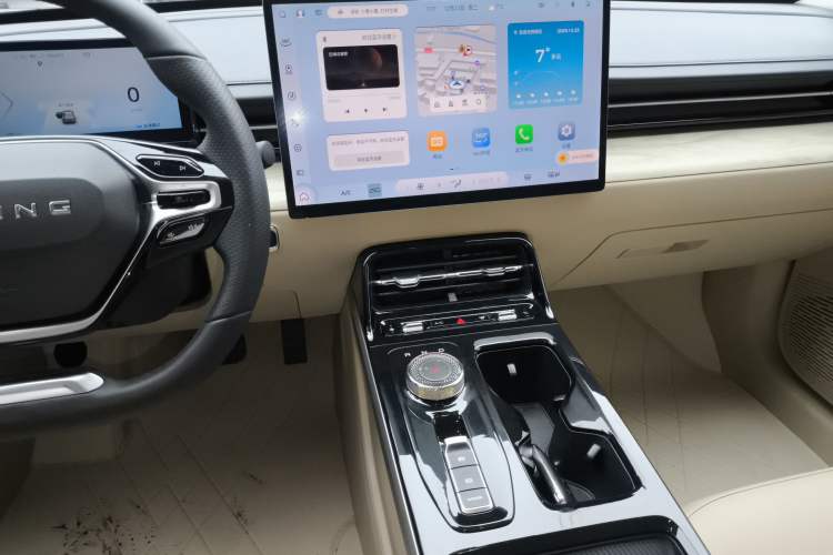 Used Wuling Xingguang 2024 Co-Creation Edition 510 Advanced Model Audio And AC Panel