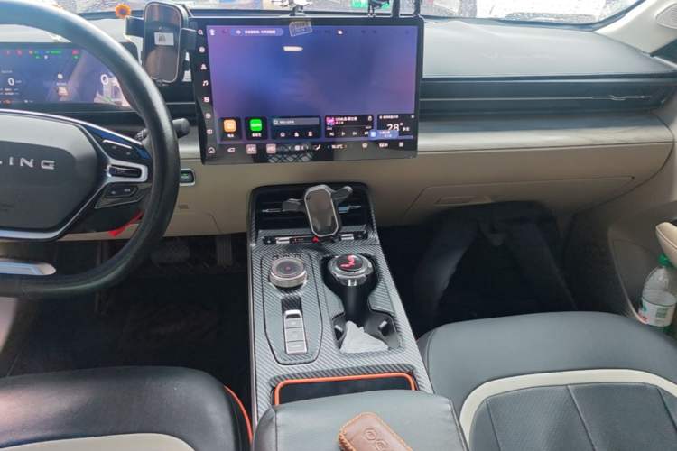 Used Wuling Xingguang 2024 Co-Creation Edition 510 Advanced Model Audio And AC Panel