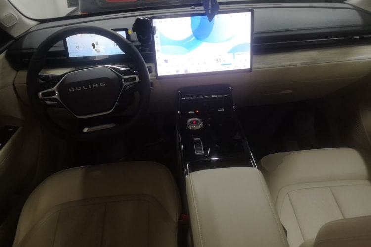 Used Wuling Xingguang 2024 Co-Creation Edition 510 Advanced Model Center Console