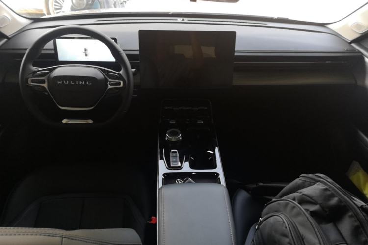 Used Wuling Xingguang 2024 Co-Creation Edition 510 Advanced Model Center Console