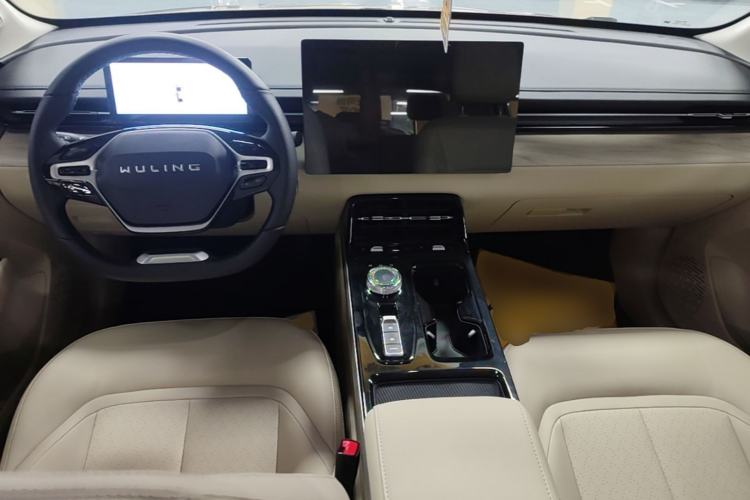 Used Wuling Xingguang 2024 Co-Creation Edition 510 Advanced Model Center Console