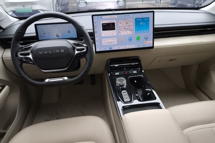 Used Wuling Xingguang 2024 Co-Creation Edition 510 Advanced Model Center Console