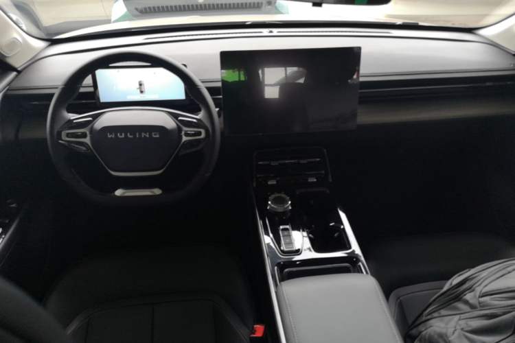 Used Wuling Xingguang 2024 Co-Creation Edition 510 Advanced Model Center Console
