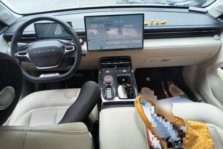 Used Wuling Xingguang 2024 Co-Creation Edition 510 Advanced Model Center Console