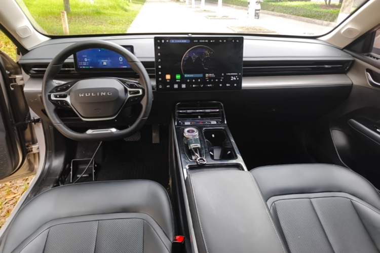 Used Wuling Xingguang 2024 Co-Creation Edition 510 Advanced Model Center Console