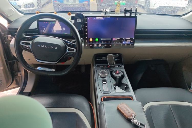 Used Wuling Xingguang 2024 Co-Creation Edition 510 Advanced Model Center Console