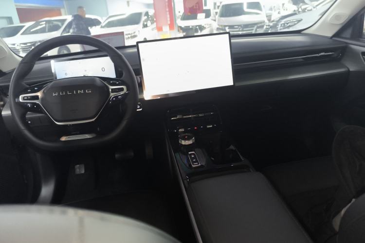Used Wuling Xingguang 2024 Co-Creation Edition 510 Advanced Model Center Console