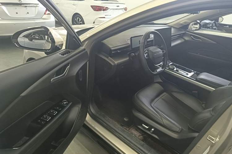 Used Wuling Xingguang 2024 Co-Creation Edition 510 Advanced Model Driver Seat