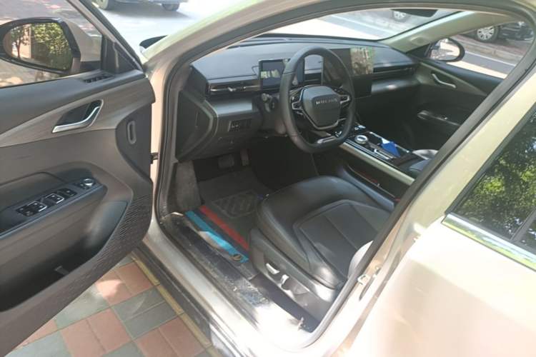 Used Wuling Xingguang 2024 Co-Creation Edition 510 Advanced Model Driver Seat