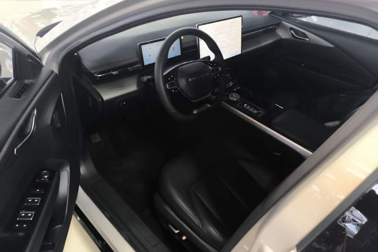 Used Wuling Xingguang 2024 Co-Creation Edition 510 Advanced Model Driver Seat