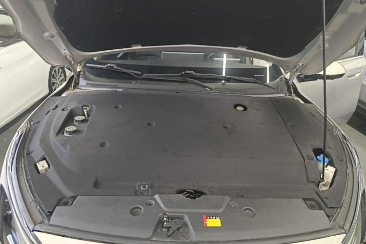 Used Wuling Xingguang 2024 Co-Creation Edition 510 Advanced Model Engine Bay