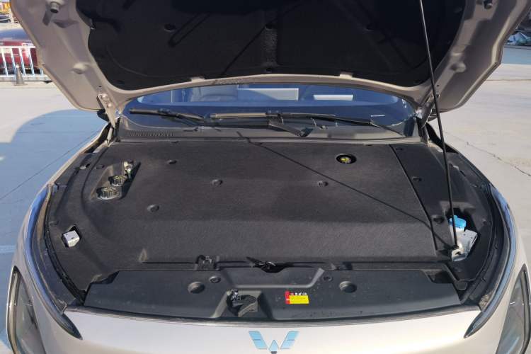 Used Wuling Xingguang 2024 Co-Creation Edition 510 Advanced Model Engine Bay
