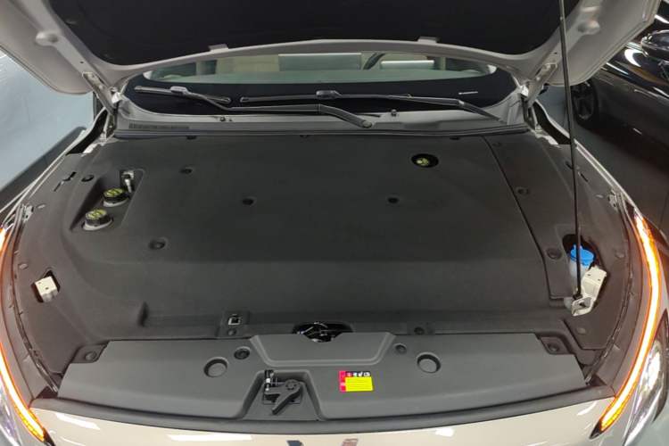 Used Wuling Xingguang 2024 Co-Creation Edition 510 Advanced Model Engine Bay