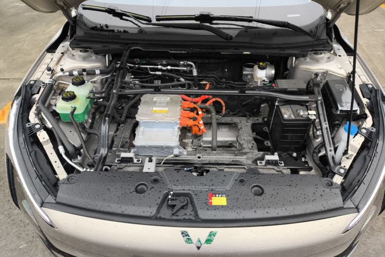 Used Wuling Xingguang 2024 Co-Creation Edition 510 Advanced Model Engine Bay