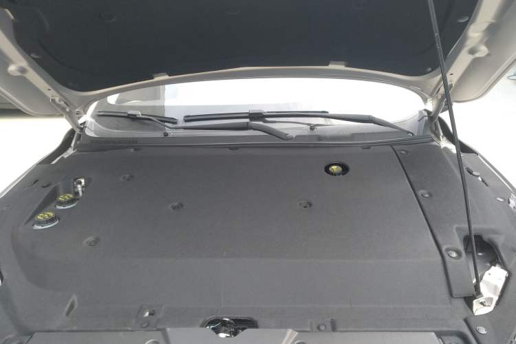 Used Wuling Xingguang 2024 Co-Creation Edition 510 Advanced Model Engine Bay