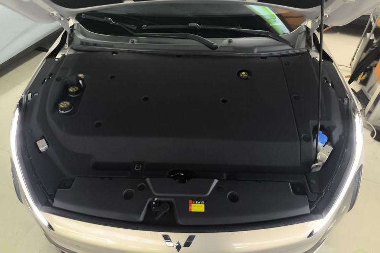 Used Wuling Xingguang 2024 Co-Creation Edition 510 Advanced Model Engine Bay