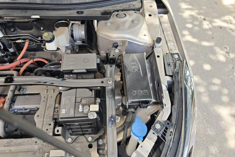 Used Wuling Xingguang 2024 Co-Creation Edition 510 Advanced Model Engine Bay Left