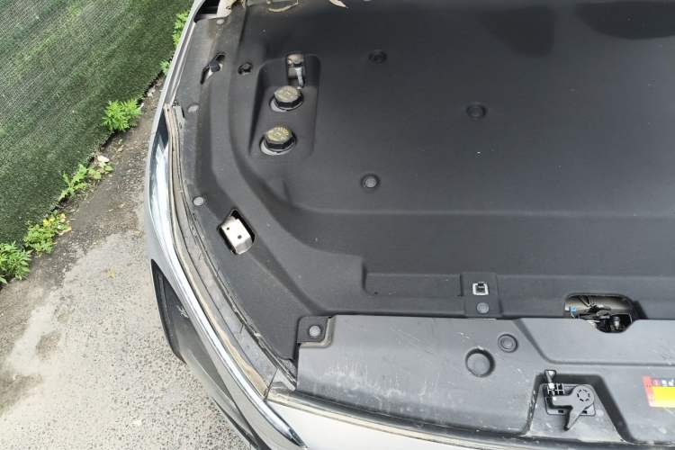 Used Wuling Xingguang 2024 Co-Creation Edition 510 Advanced Model Engine Bay Right