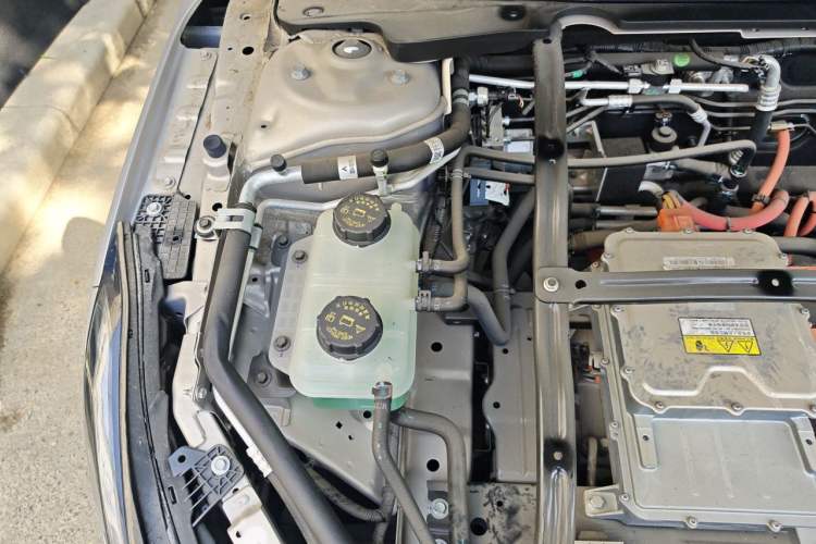 Used Wuling Xingguang 2024 Co-Creation Edition 510 Advanced Model Engine Bay Right