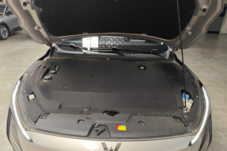 Used Wuling Xingguang 2024 Co-Creation Edition 510 Advanced Model Engine Bay