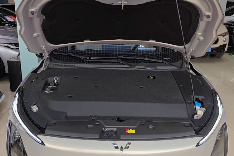 Used Wuling Xingguang 2024 Co-Creation Edition 510 Advanced Model Engine Bay