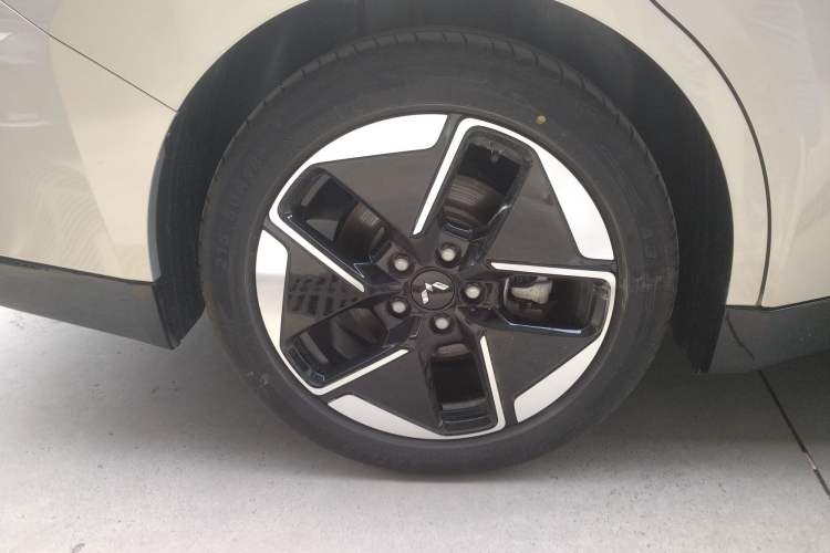 Used Wuling Xingguang 2024 Co-Creation Edition 510 Advanced Model Exterior 2
