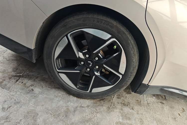 Used Wuling Xingguang 2024 Co-Creation Edition 510 Advanced Model Exterior 3