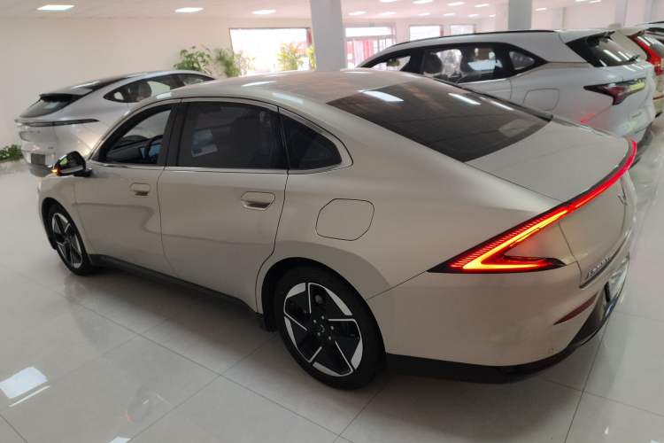 Used Wuling Xingguang 2024 Co-Creation Edition 510 Advanced Model Exterior 3