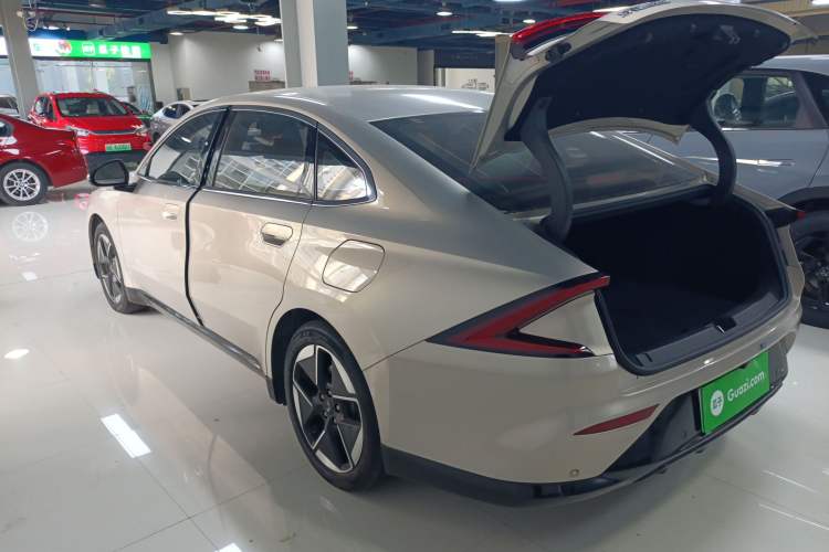Used Wuling Xingguang 2024 Co-Creation Edition 510 Advanced Model Exterior 3