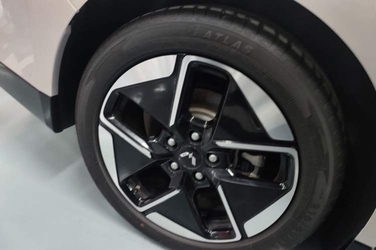 Used Wuling Xingguang 2024 Co-Creation Edition 510 Advanced Model Exterior 5