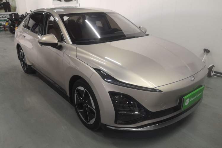 Used Wuling Xingguang 2024 Co-Creation Edition 510 Advanced Model Front Right 45 Deg